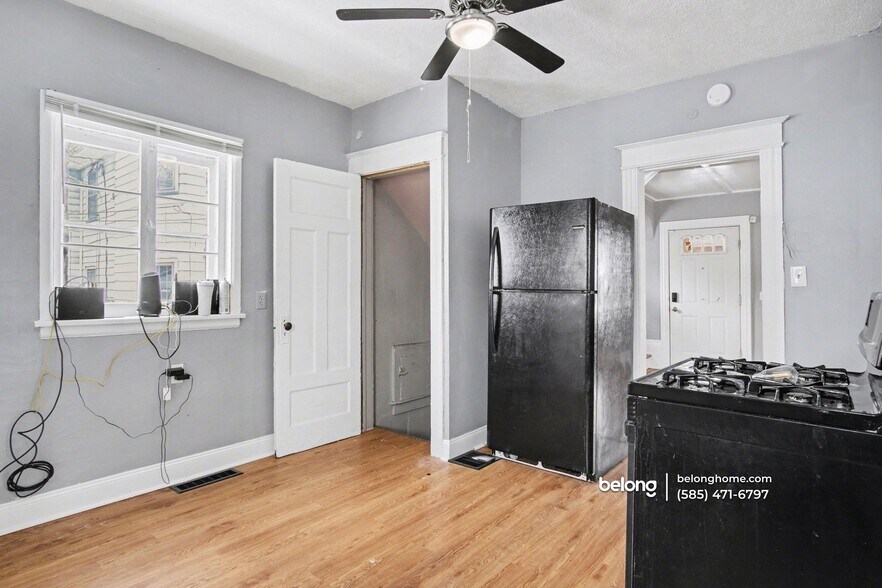 Building Photo - 312 Sawyer St