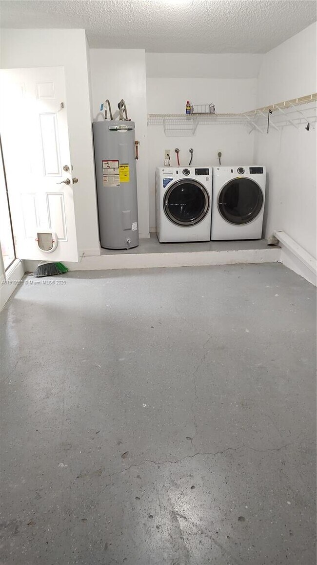 Building Photo - 11175 SW 17th Manor