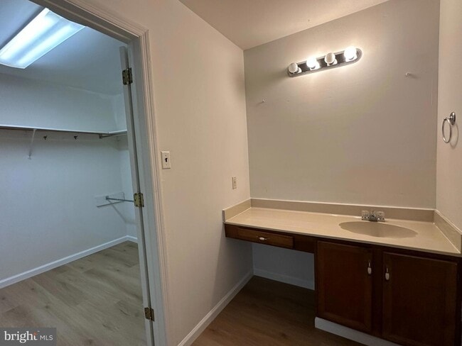 Building Photo - 5405 Delray Dr