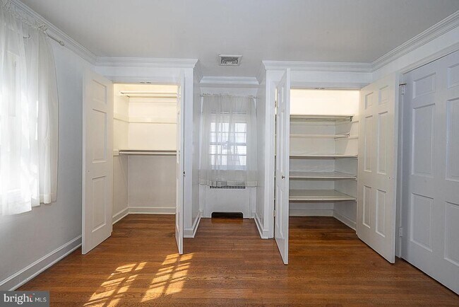 Building Photo - 714 Greythorne Rd