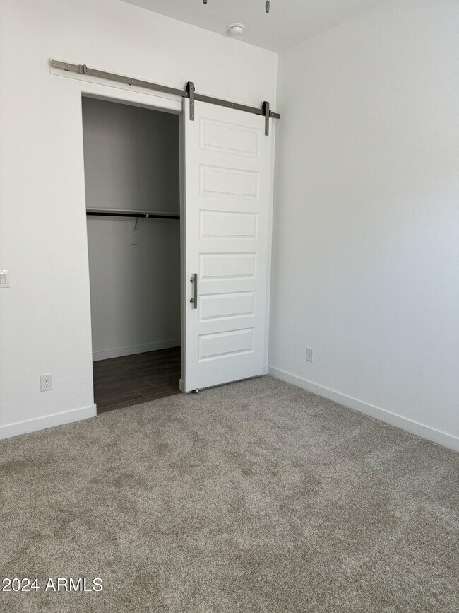 Building Photo - 7710 W Jackrabbit Ln