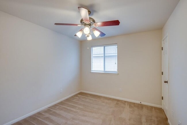 Building Photo - 14821 Fernhill Dr