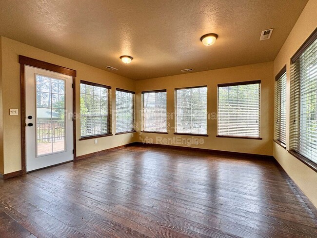 Building Photo - 23732 N Lakeview Blvd