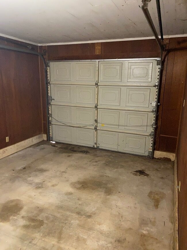 Building Photo - 2410 Martha Cir