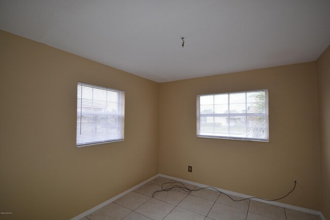 Building Photo - 1317 Baker Dr
