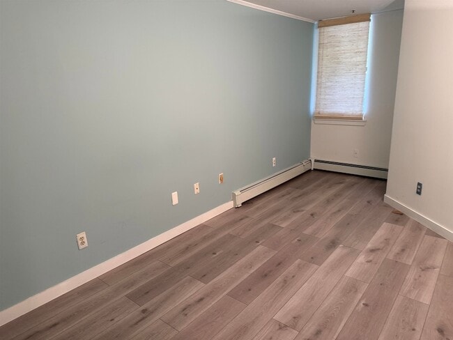 Building Photo - 1115 Willow Ave