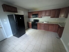 Building Photo - 505 Quinnipiac Ave