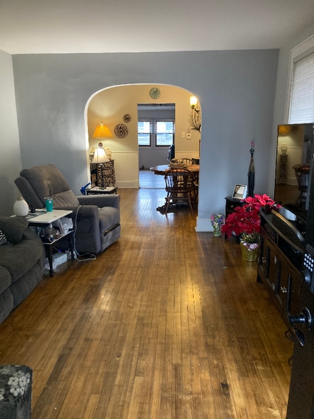 Building Photo - 1410 74th St