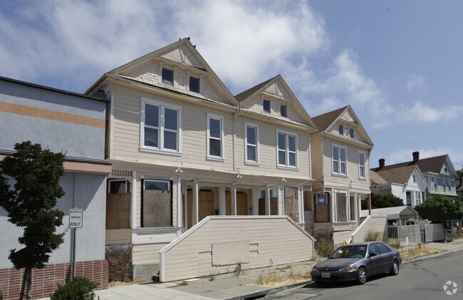 Building Photo - 524 York St