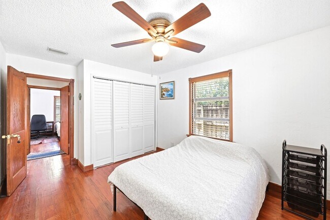 Building Photo - 1516 SW 24th St