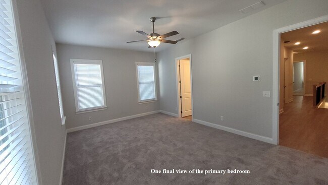 Building Photo - End-unit townhome with plenty of extra windows! Gated Community.