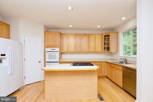 Building Photo - 8393 Jovin Cir