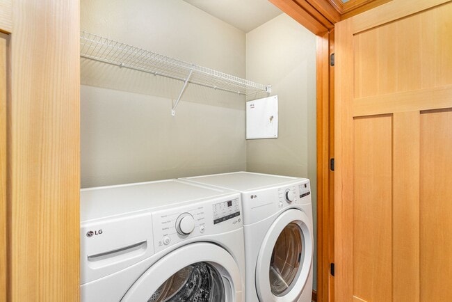 Building Photo - 3Bd/2.5Ba Seattle Townhome
