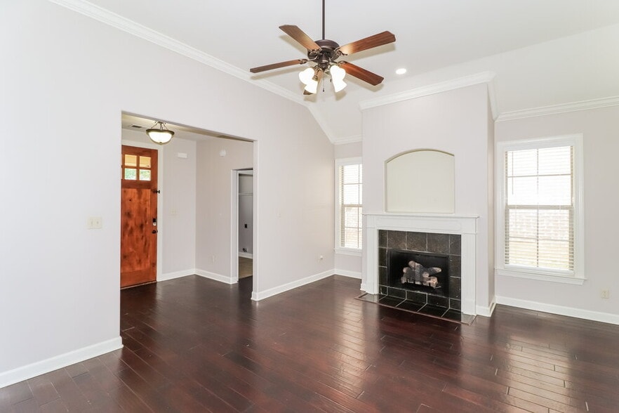 Building Photo - 6832 Lagrange Grove Dr