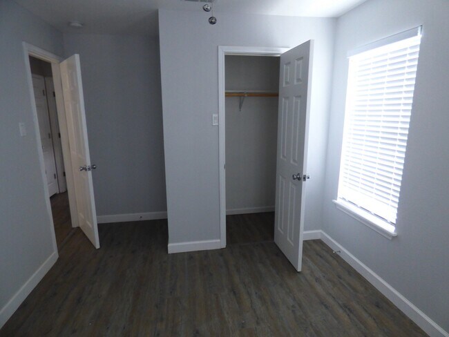 Building Photo - 3529 Topeka St