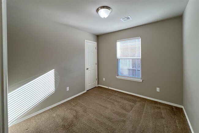 Building Photo - 7804 Bennie Terrace