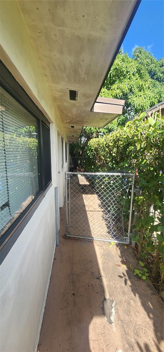 Building Photo - 6455 SW 33rd St