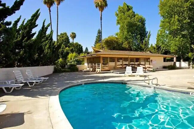 Building Photo - 9320 Earl St