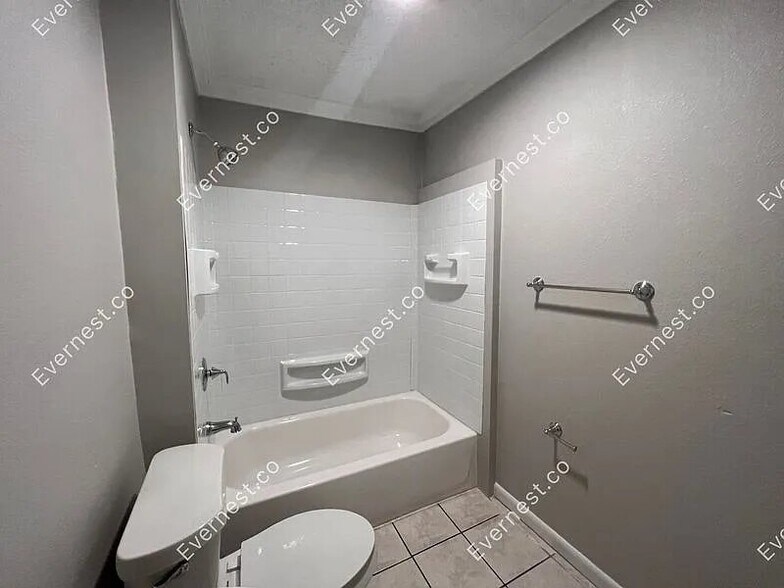 Building Photo - 524 Pollock St