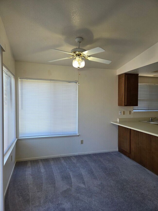 Building Photo - 203 Catalpa Ln