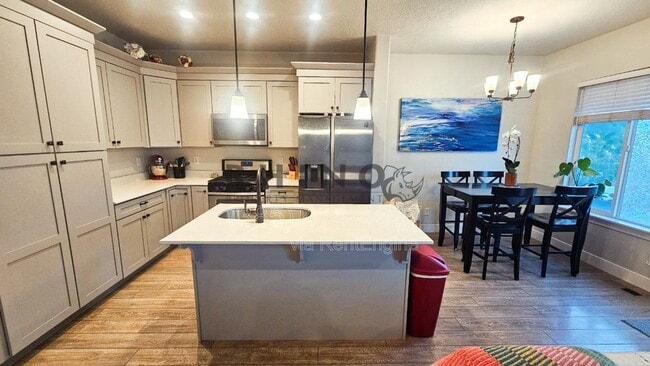 Building Photo - 213 Whitewater Dr