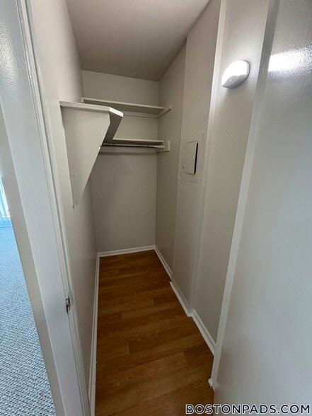 Building Photo - 20 Westgate Dr