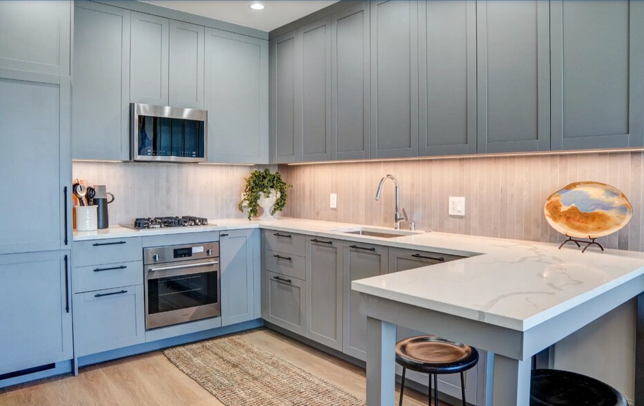 Building Photo - 5768 W 3rd St