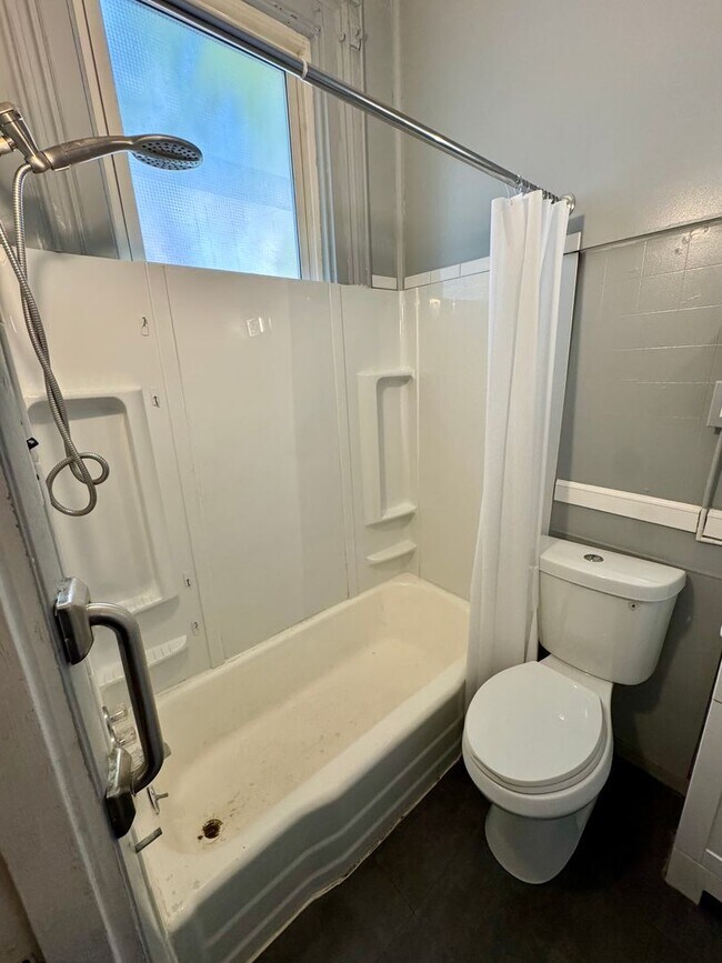 Building Photo - 1815 Locust St