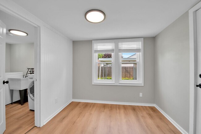 Building Photo - 4 bedrooms $1995