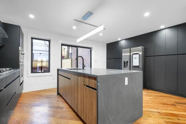 Building Photo - 3 bedroom in BROOKLYN NY 11216