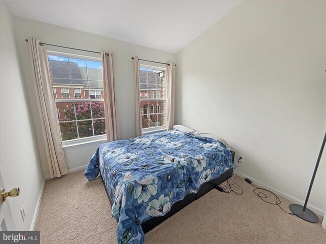 Building Photo - 2535 James Monroe Cir