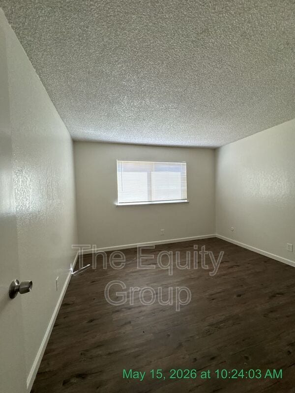 Building Photo - 1426 W Elowin Ave