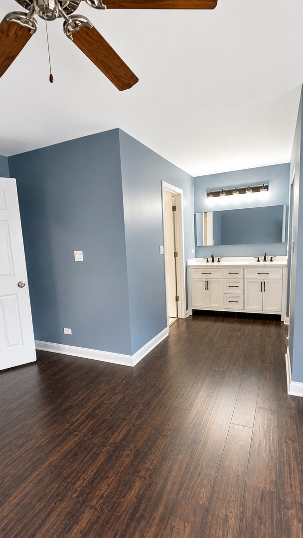 Building Photo - 1561 E Chivalry Ct