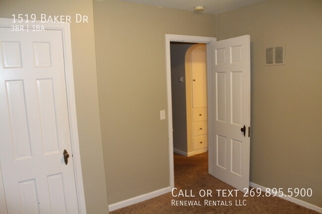 Building Photo - 1519 Baker Dr