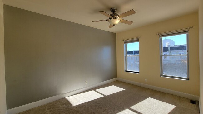 Building Photo - Manor Place