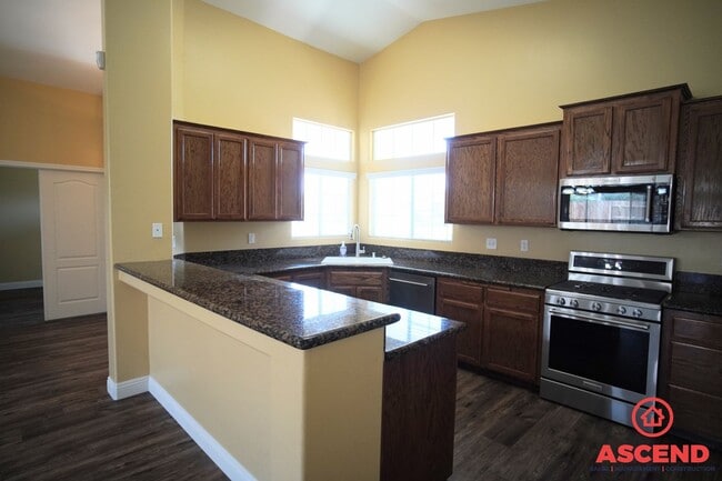 Building Photo - Charming Home in Campus Park!