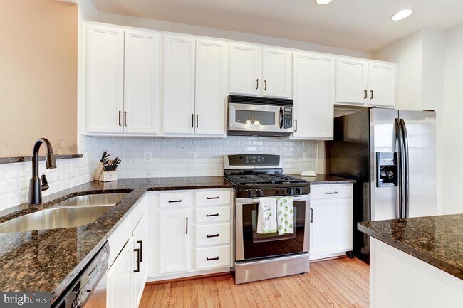 Building Photo - 575 Edmonton Terrace NE