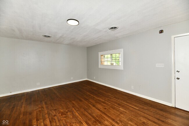 Building Photo - 3550 Eisenhower Dr
