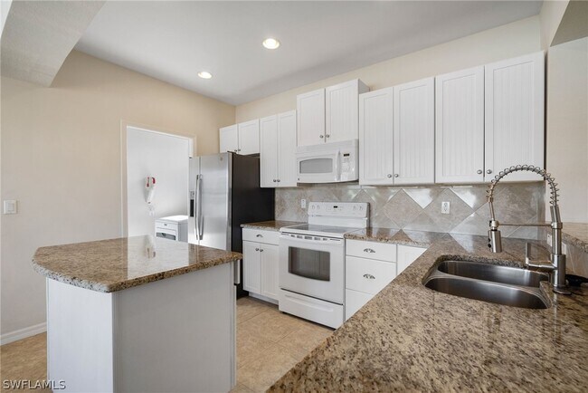 Building Photo - 4011 Tarpon Ave