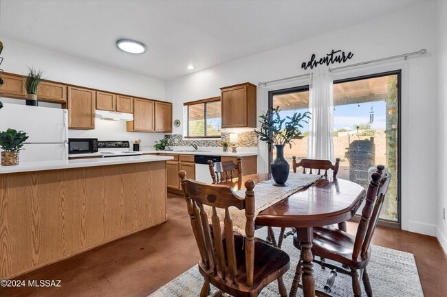 Building Photo - Incredible Spacious Back Yard! Large Covered Patio!