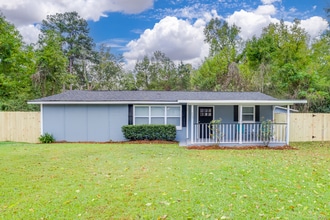 Building Photo - 105 Maple Cir