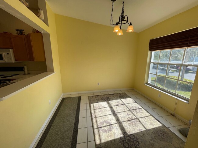 Building Photo - ANNUAL RENTAL - 2ND FLOOR LAKE VIEW 2 BED ...