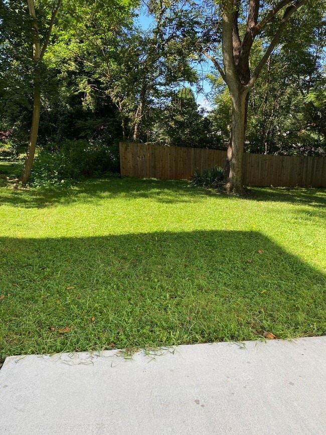 Building Photo - 2209 Rivermont Ave