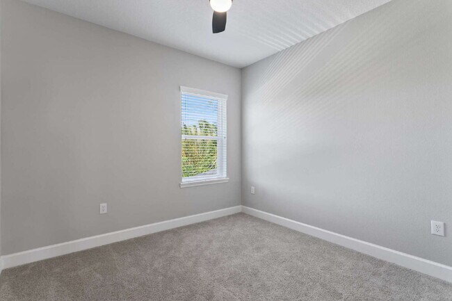 Building Photo - "Spacious 4-Bed, 4-Bath Retreat at 2612 Le...