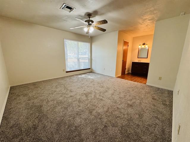 Building Photo - 912 Woodview Dr