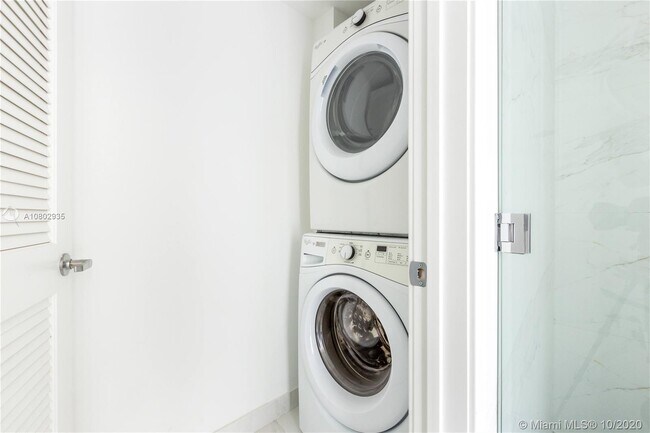 Building Photo - 400 Sunny Isles Blvd