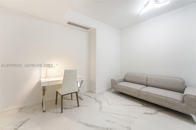 Building Photo - 18555 Collins Ave