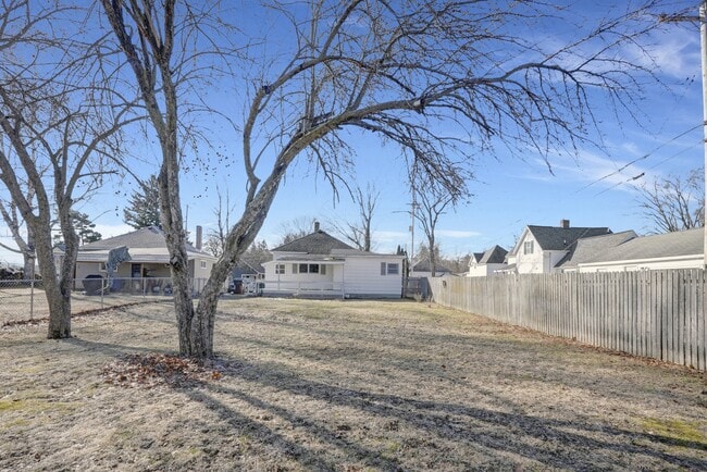 Building Photo - 139 Mosser St