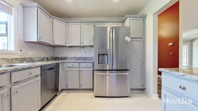 Building Photo - 7112 Key Pointe Dr