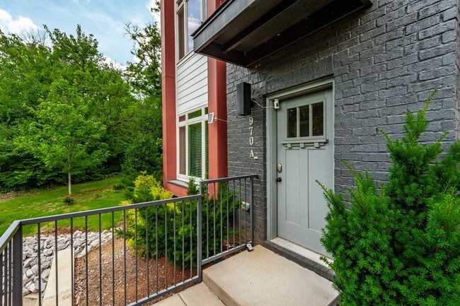 Building Photo - FULLY FURNISHED CAN BE NEGOTIATED!!